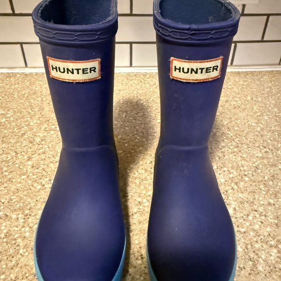 Hunter Kids Navy and Light Blue Rain Boots - Picture 2 of 9